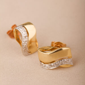 Guldörhängen med diamanter