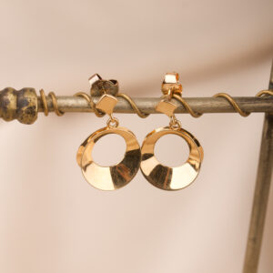 Guldörhängen i 60-talsstil