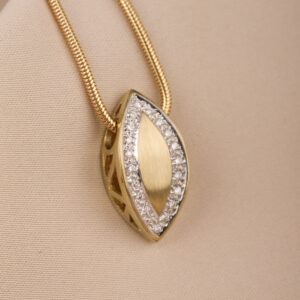 Hänge i navette-form