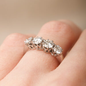 Underbar vintagering, tot. 0,86 ct briljanter