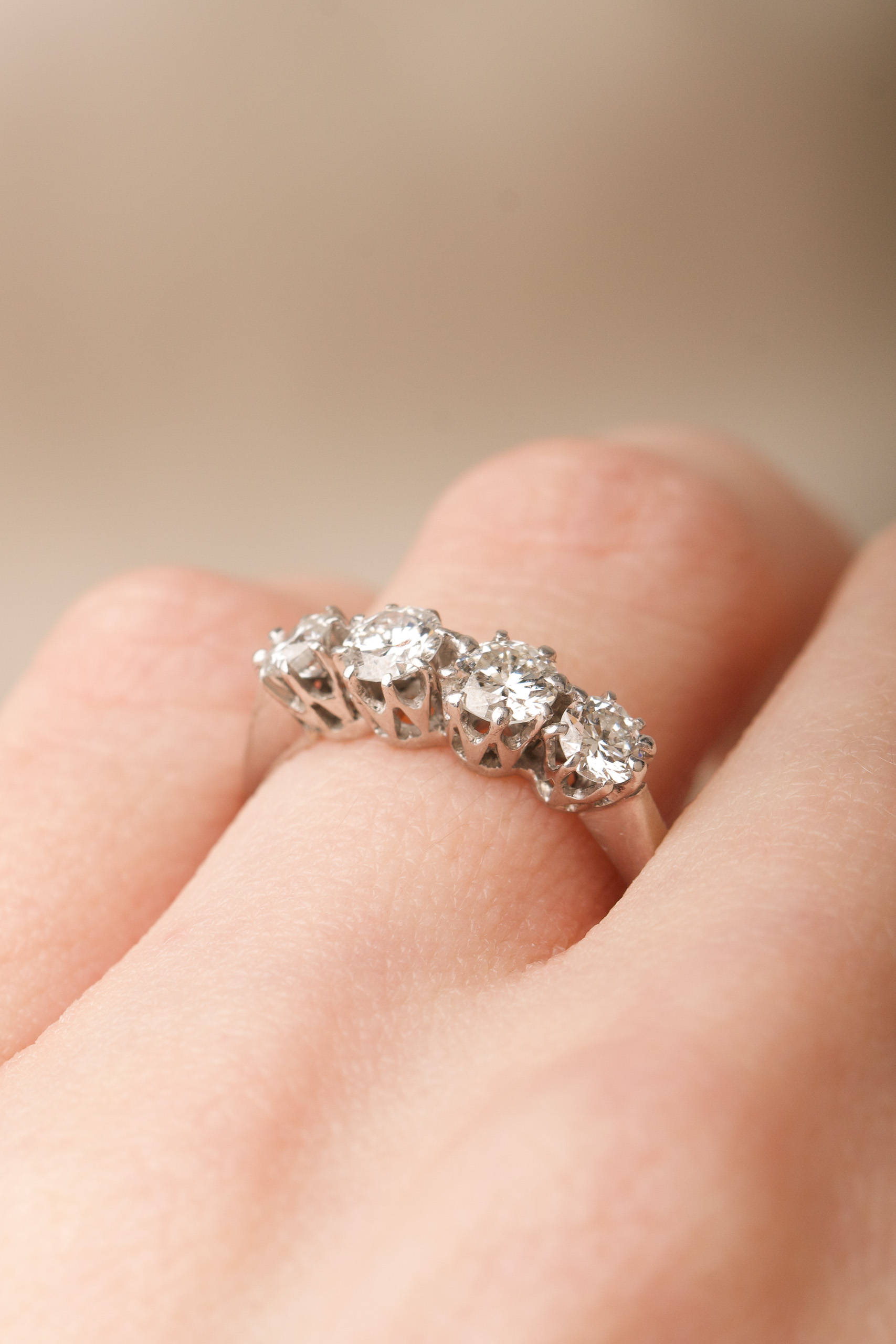 Underbar vintagering, tot. 0,86 ct briljanter