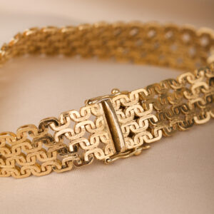 Dekorativt välarbetat guldarmband