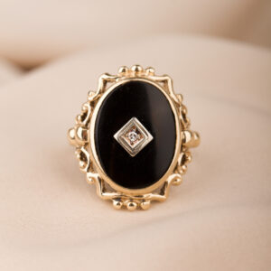 Unik detaljerad ring