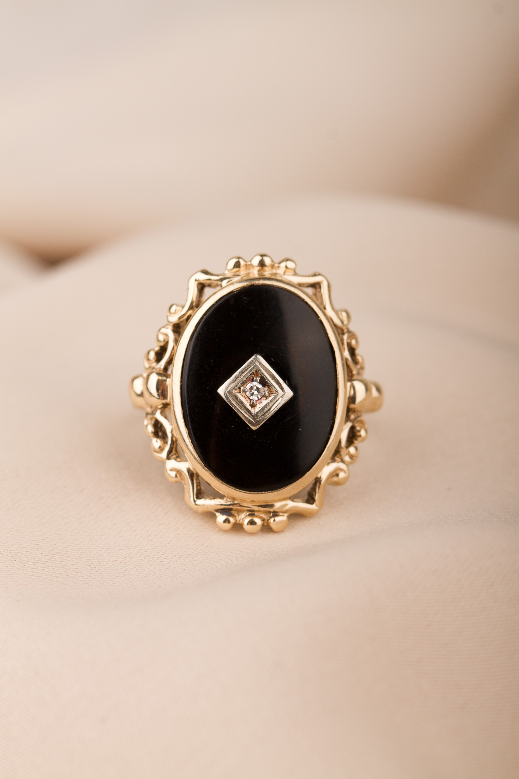 Unik detaljerad ring