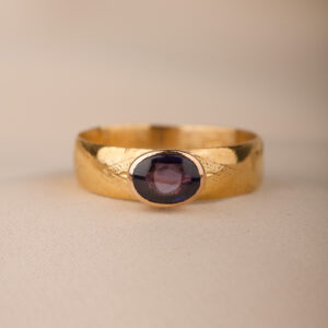 Antik ring tillverkad år 1902