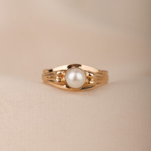 Pärlring tillverkad år 1960