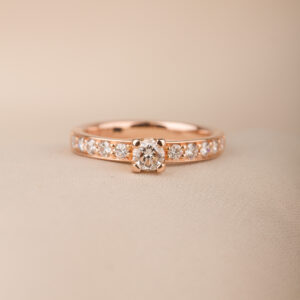 Solitärring i roséguld