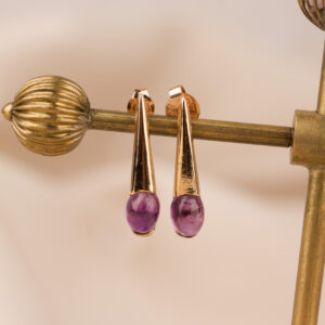 Örhängen med ovala ametister