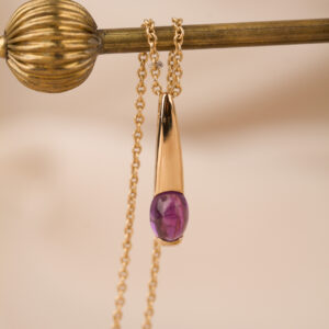 Hänge med oval ametist