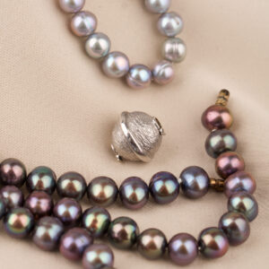 Collier och vitguldslås från Per Borup